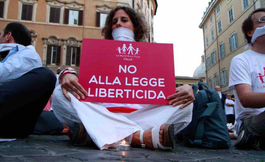 Manifestazione #restiamoliberi. No alla legge liberticida Zan Scalfarotto 