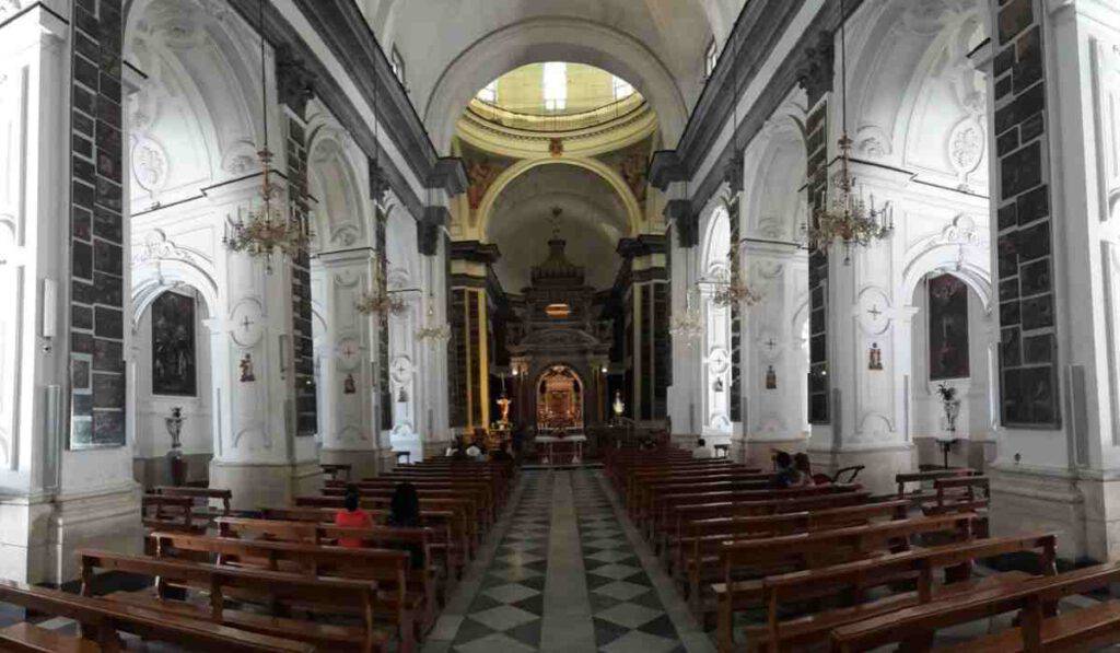 Santuario della Madonna dell’Arco - interno - photo web source