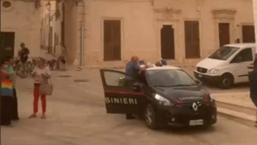  Il sindaco di Lizzano ordina ai carabinieri "prendete quelli in chiesa"