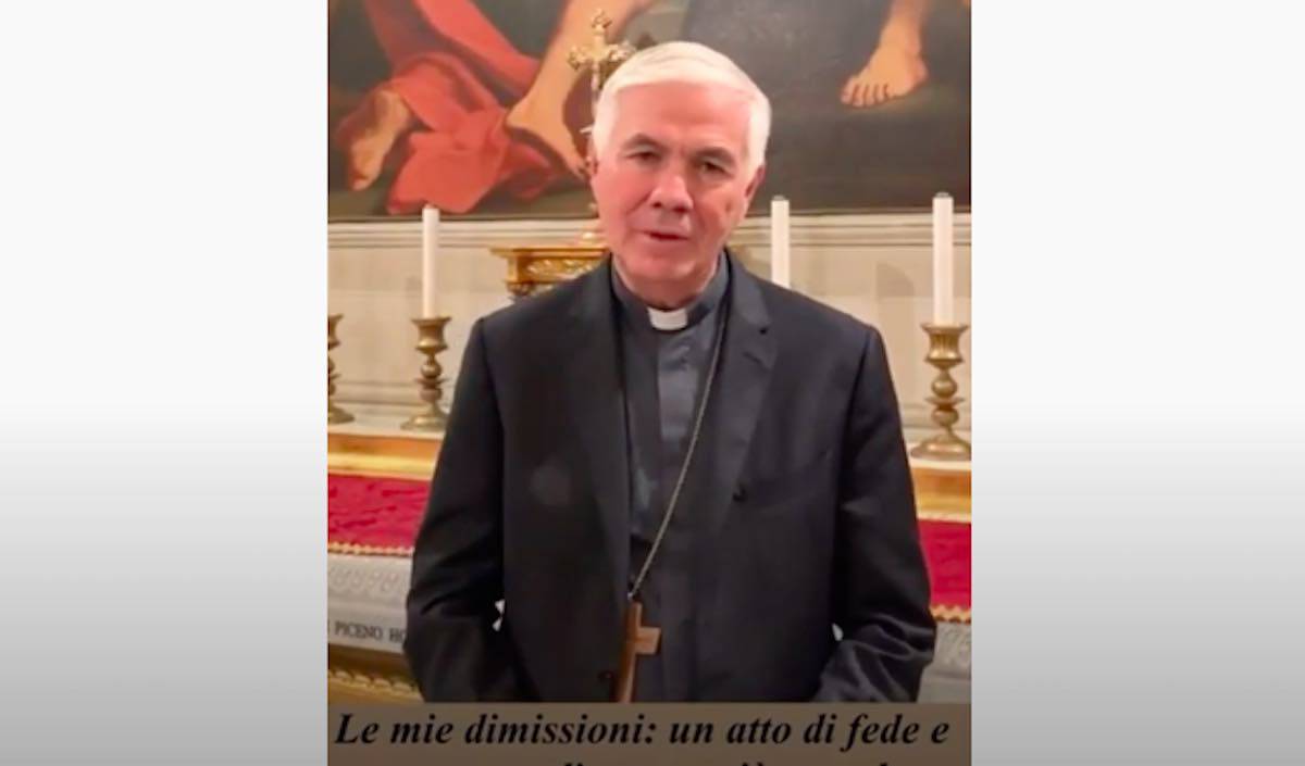 Mons. D'Ercole: annuncia in un video le sue dimissioni