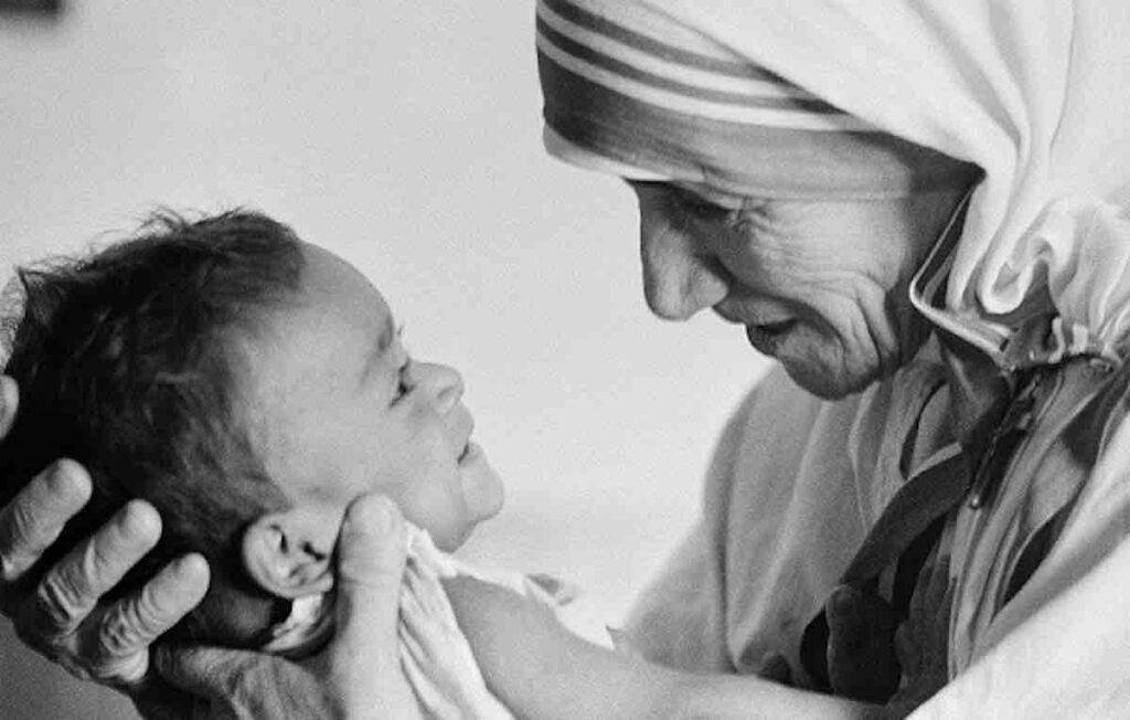 Madre Teresa Grido amore neonato