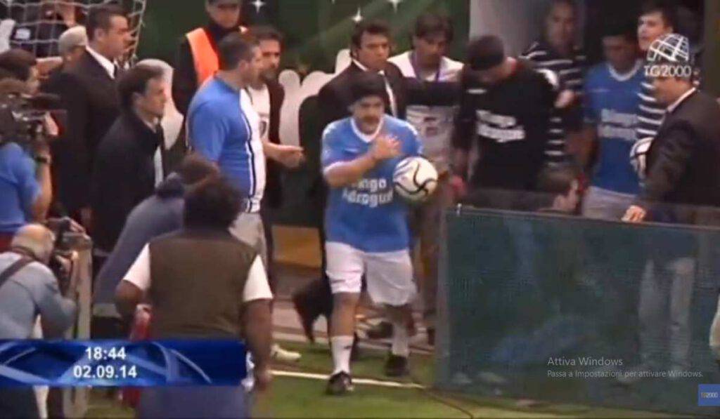 Maradona e la fede, quel gesto che vale il Paradiso