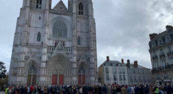 Covid: Francia stop alla Santa Messa. La protesta scende in piazza