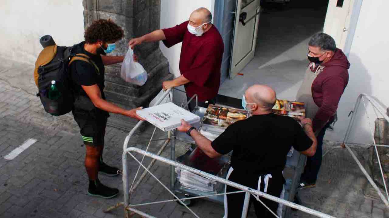 pizza poveri caritas napoli