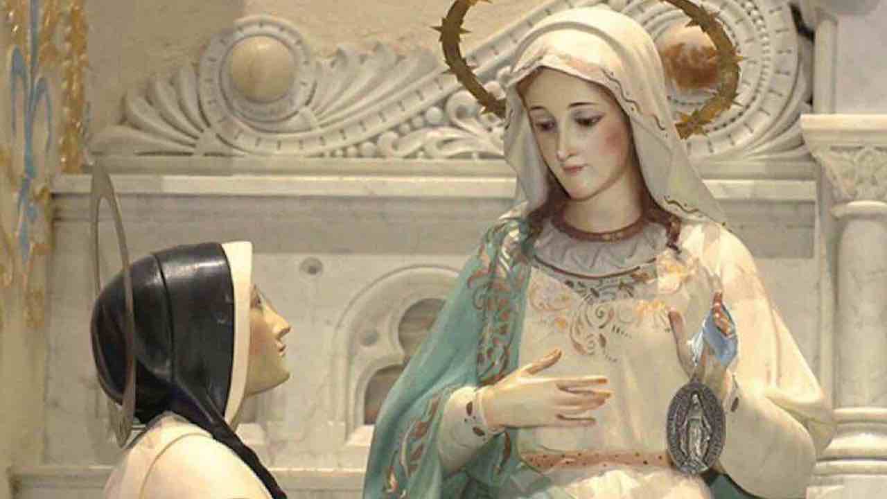 Maria consegna a Caterina Labouré la Medaglia Miracolosa
