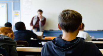 Ateo si ritrova “per sbaglio” alla lezione di religione e accade l’inaspettato