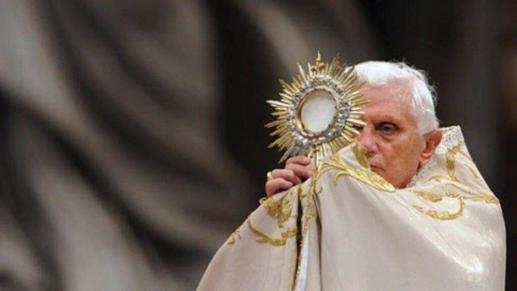 benedetto XVI sacramenti eucarestia cristo