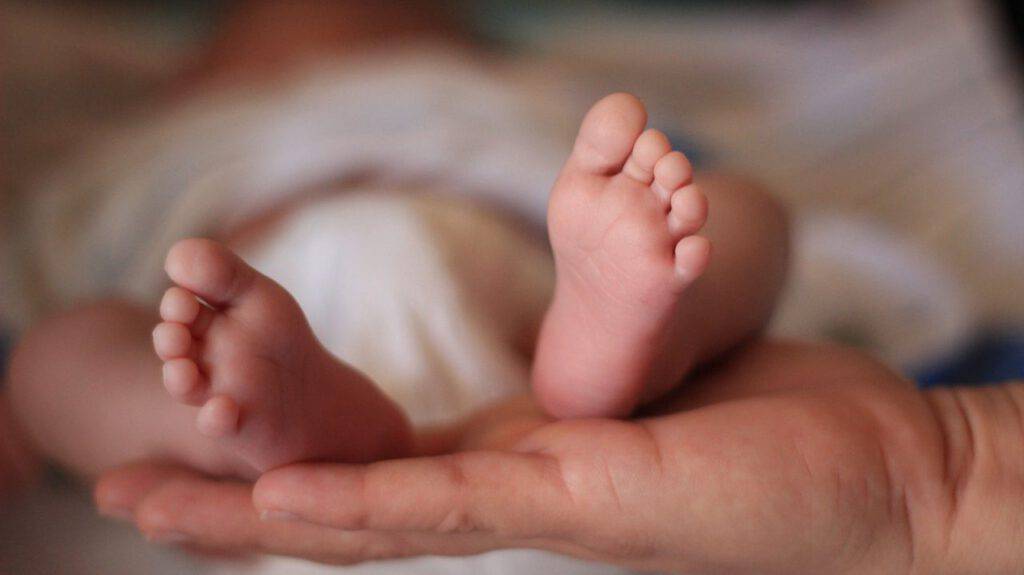 bambino bimbi piedi nascita demografia
