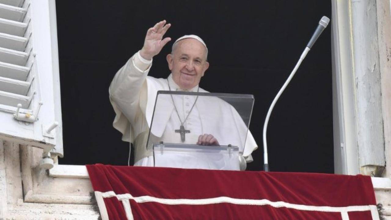 Angelus: Papa preoccupato per l’“inverno demografico italiano”