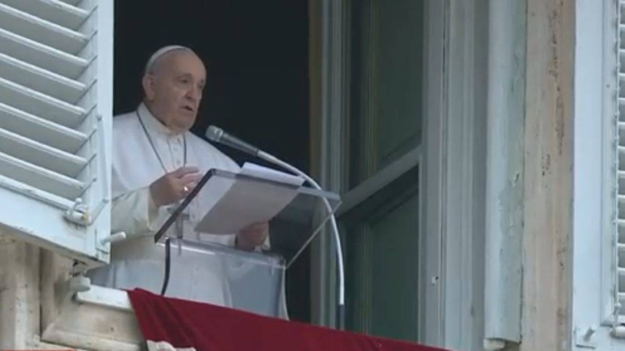 Angelus. “Vicinanza, compassione, tenerezza: questo è lo stile di Dio!”