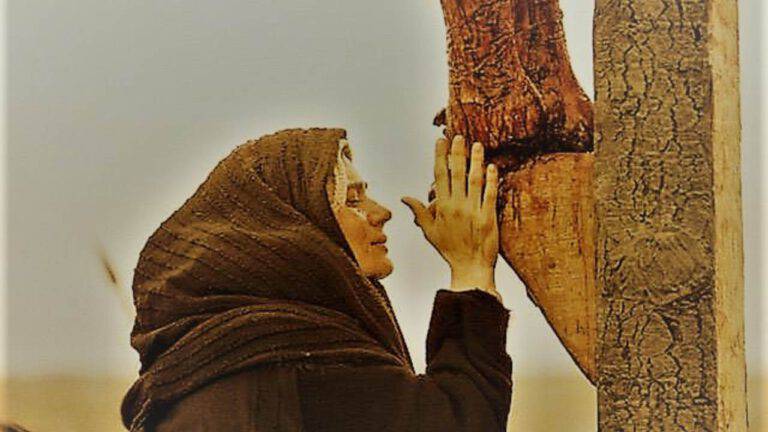 Maria E Giovanni Sotto La Croce Preghiera a Maria per chiederle di accogliere Gesù nel nostro cuore