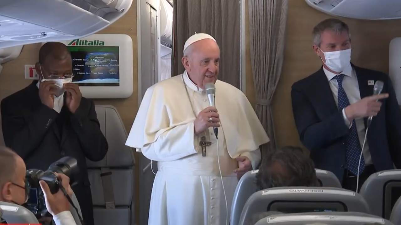 Papa Francesco sul volo di ritorno dall'Iraq (8 marzo 2021)