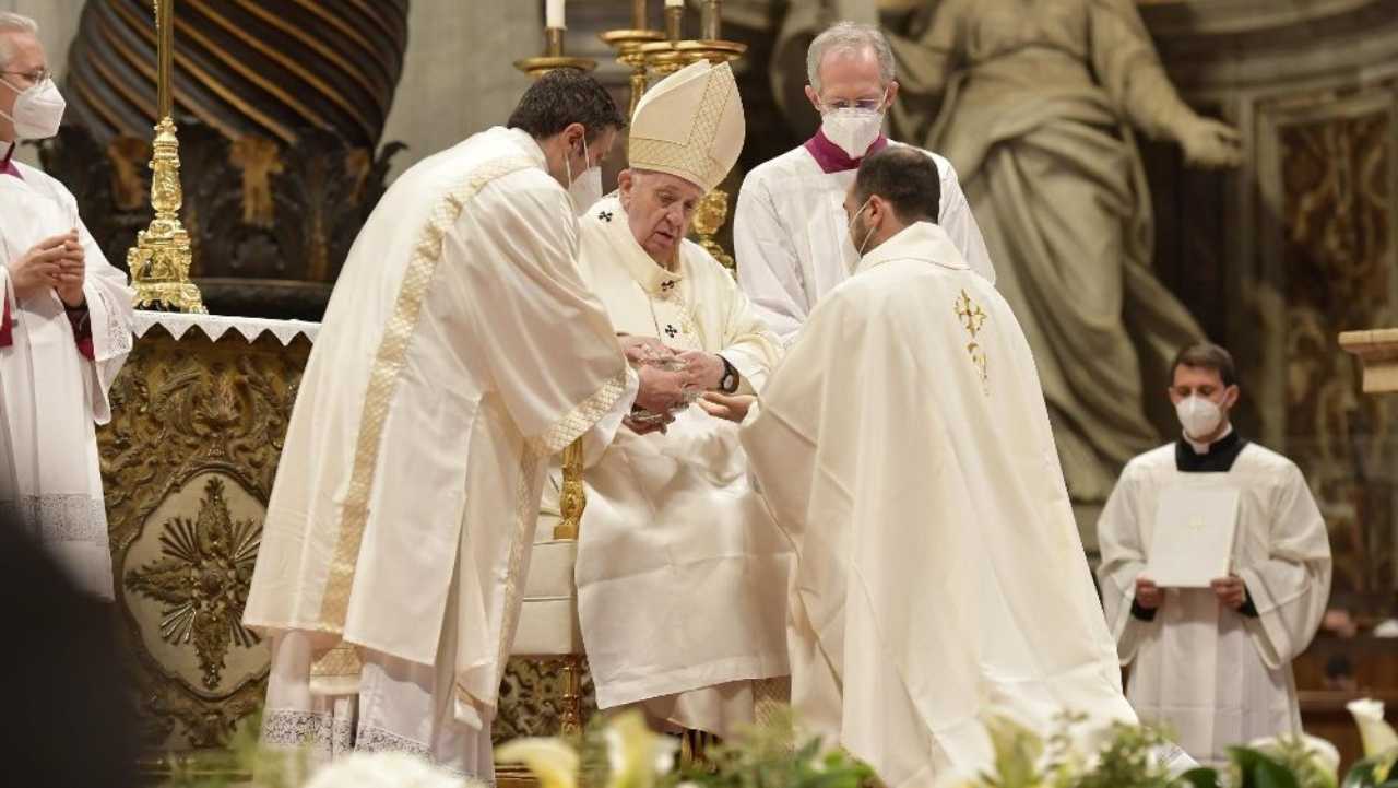 Messa papa ordinazioni sacerdotali basilica San Pietro 25 aprile 2021