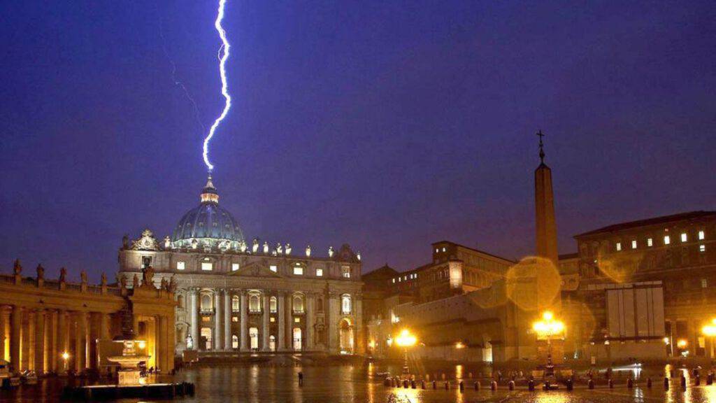 vaticano fulmine