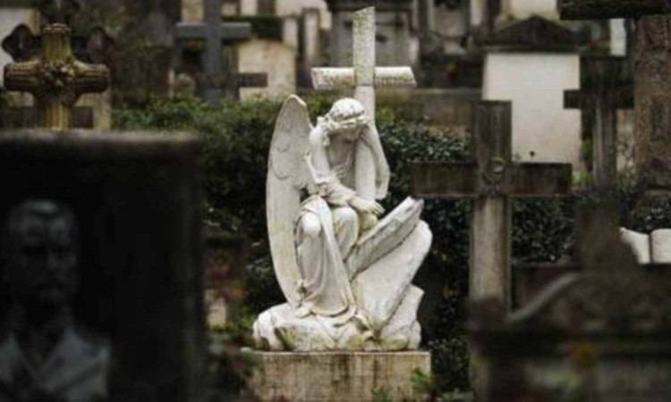 statua angelo cimitero