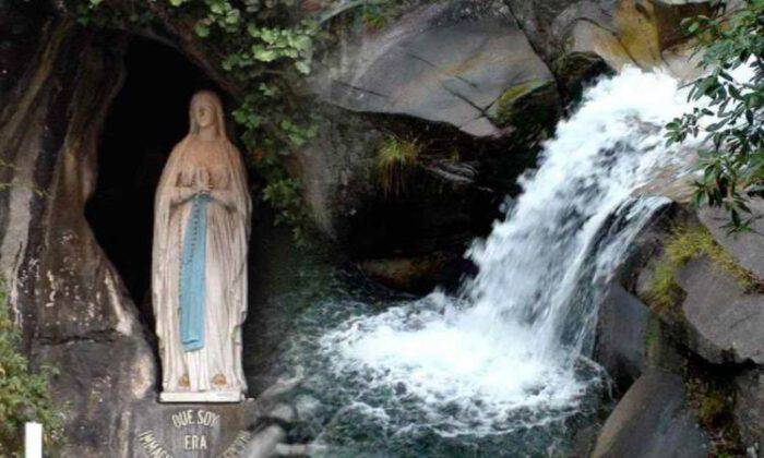 Lourdes: fa il bagno nelle piscine e avviene la guarigione inspiegabile