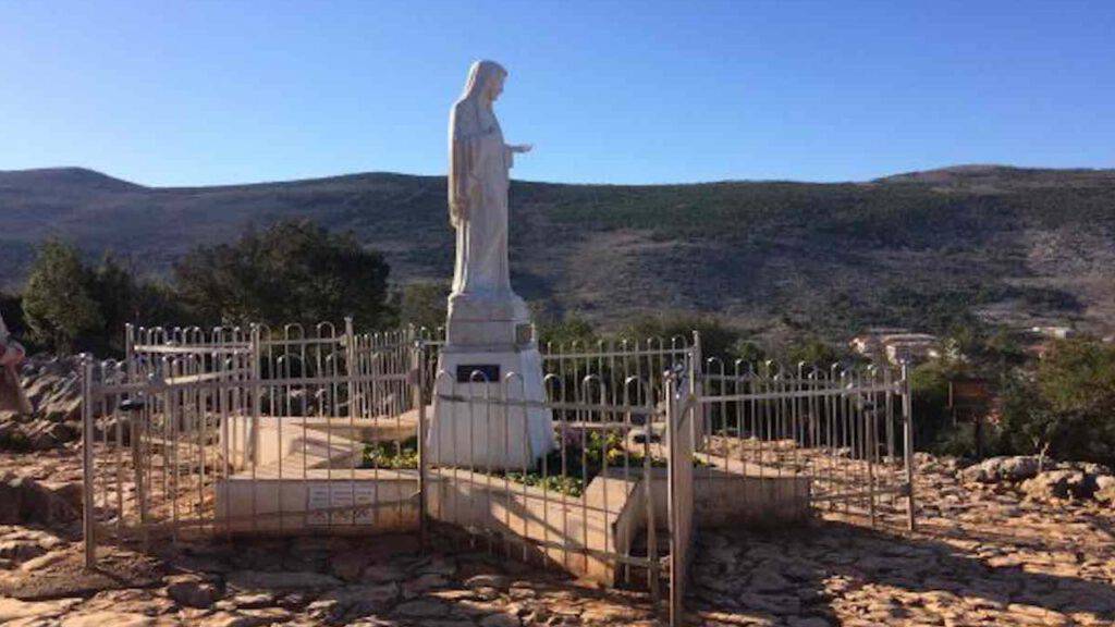 Madonna sulla Collina delle Apparizioni 