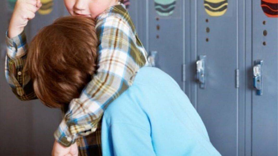Ragazzino bullizzato un “angelo” interviene e ribalta la situazione