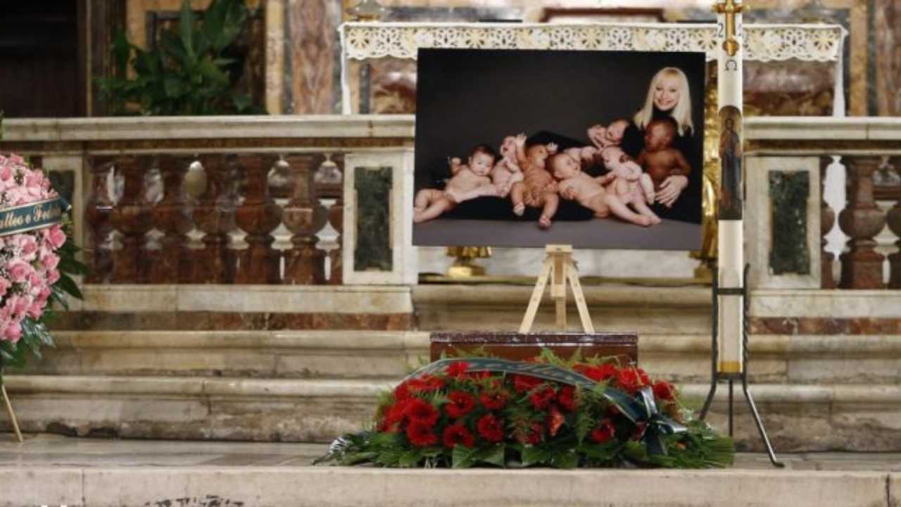 funerali raffaella carrà