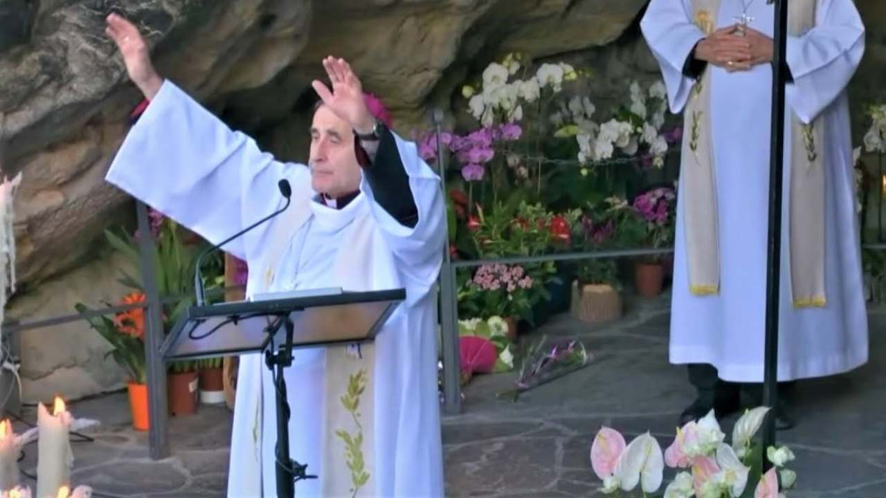 Monsignor Delpini a Lourdes