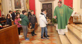 Vietato al sacerdote dare la benedizione: scoppia il caso
