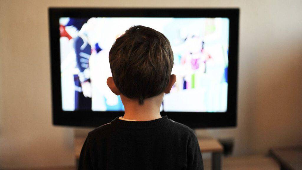 Attenti a quello che guardano in TV i vostri bambini!