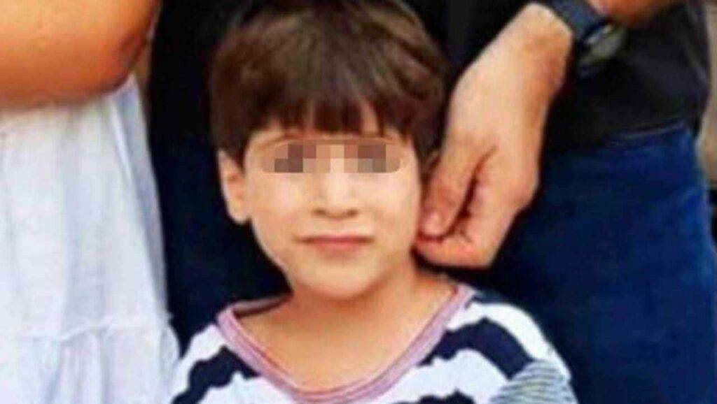Dopo il rapimento, torna a casa il bimbo sopravvissuto alla tragedia che ha scosso l’Italia Dopo il rapimento, torna a casa il bimbo sopravvissuto alla tragedia che ha scosso l’Italia