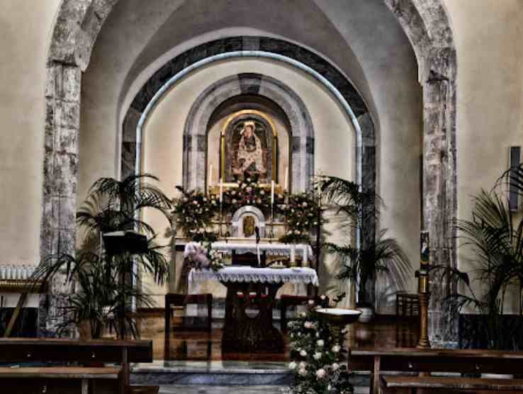 Interno del santuario Santa Maria delle Grazie di Carinola