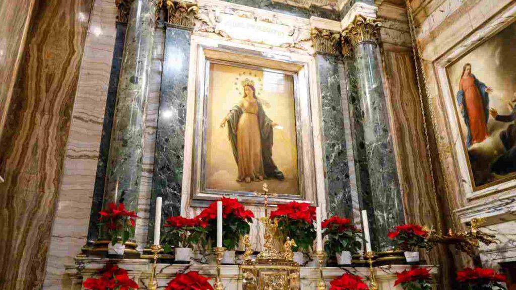 Un segno di luce: la Madonna del Miracolo scende per le strade della Città Eterna Un segno di luce: la Madonna del Miracolo scende per le strade della Città Eterna