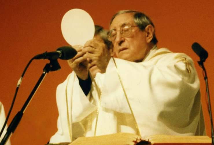 Padre Matteo La Grua: questa è la preghiera più potente contro il male