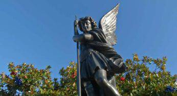 Vogliono abbattere la statua di San Michele Arcangelo | Interviene il candidato alla Presidenza
