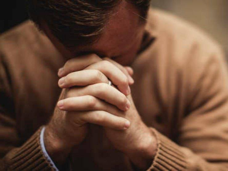 Ecco la preghiera da recitare quando siamo assaliti dall'ansia