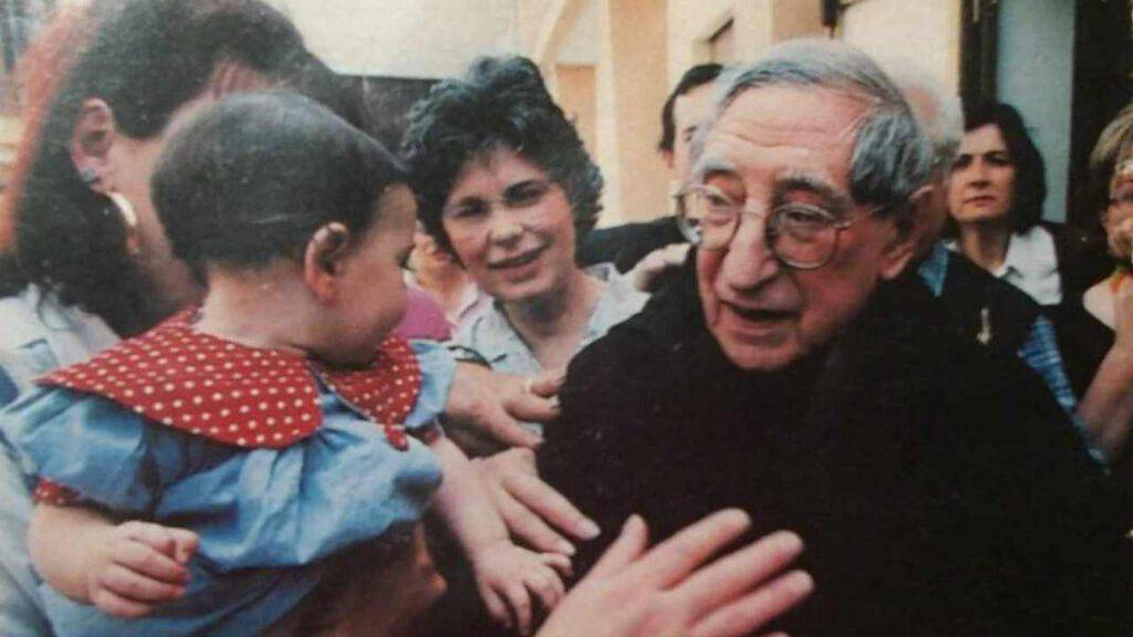 Padre Matteo La Grua | Le guarigioni inspiegabili avvenute per suo tramite Padre Matteo La Grua | Le guarigioni inspiegabili avvenute per suo tramite