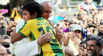 Inimmaginabile quello che è accaduto al bambino che abbracciò il Papa