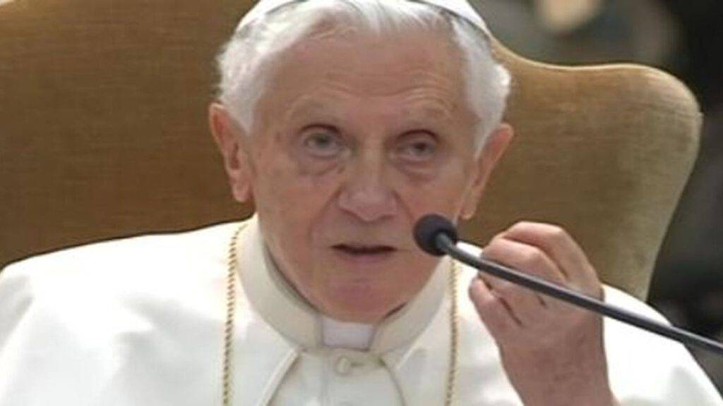 Vaticano | Voce autorevole difende Ratzinger: “Troppi vogliono colpirlo”
