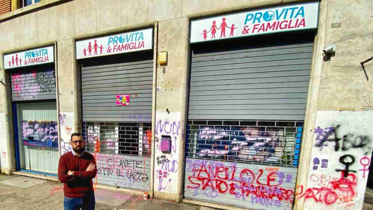 Jacopo Coghe - sede vandalizzata di Pro Vita & Famiglia