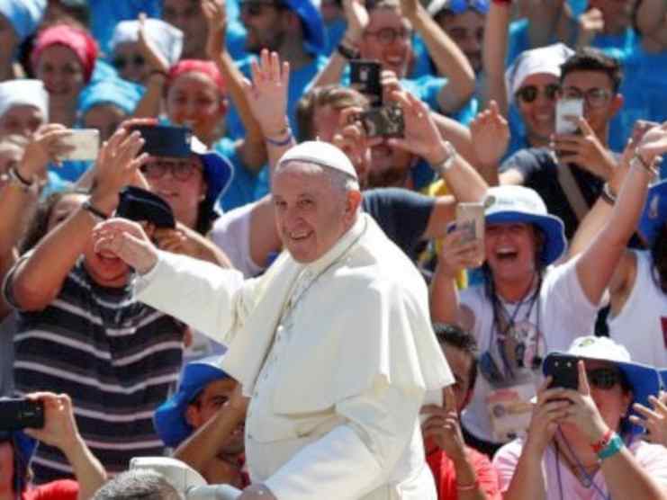 papa francesco incontra gli adolescenti (1)