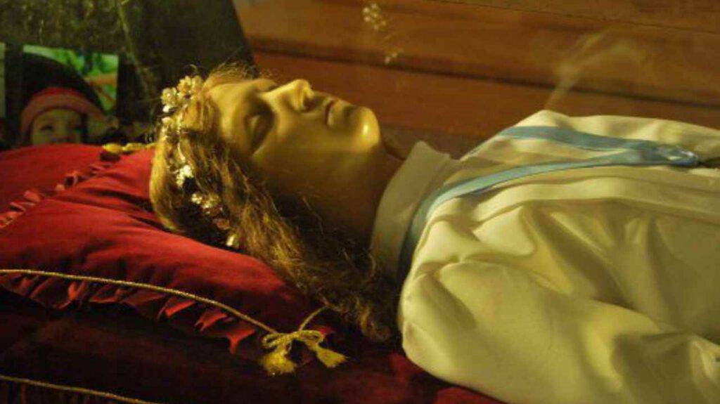 Grazie alla potente intercessione di Santa Maria Goretti avviene il miracolo Grazie alla potente intercessione di Santa Maria Goretti avviene il miracolo