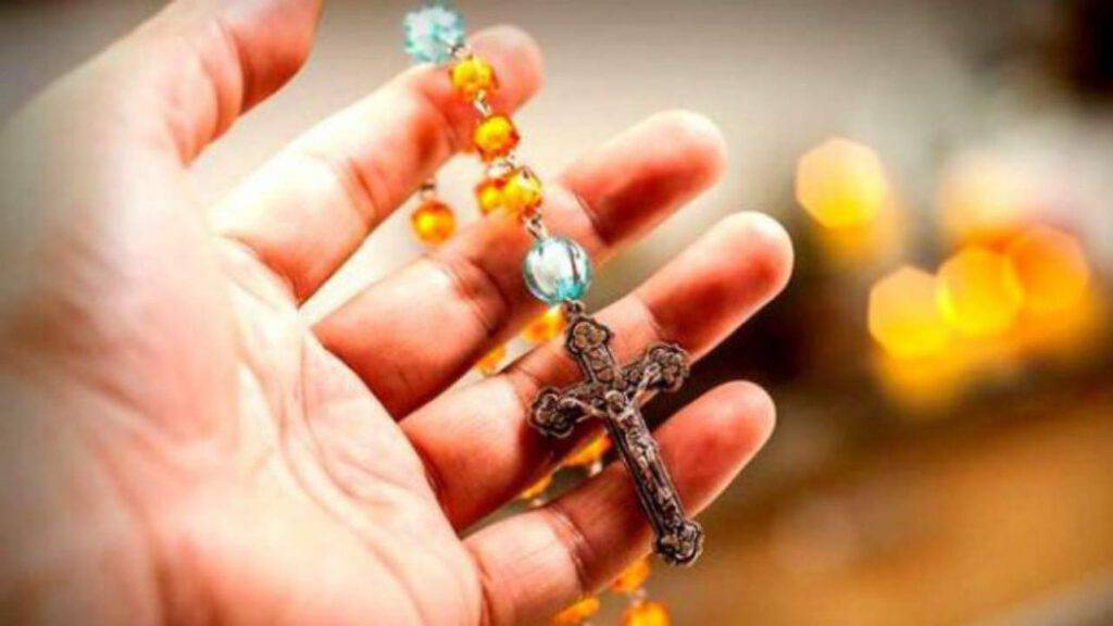 Ecco tutti i motivi per cui è stra consigliato recitare Il Rosario Ecco tutti i motivi per cui è stra consigliato recitare Il Rosario