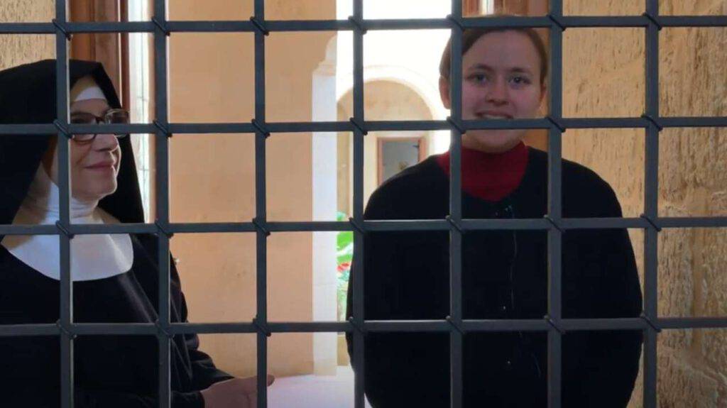 Cosa accade a una ragazza di 26 anni che decide di entrare in Monastero? Cosa accade a una ragazza di 26 anni che decide di entrare in Monastero?