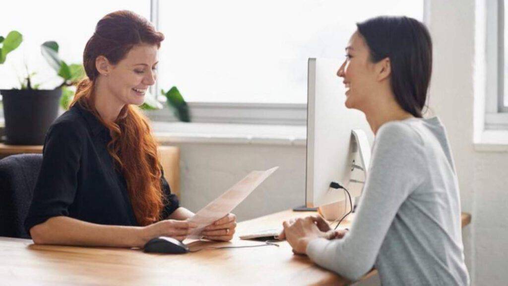 Comunica alla sua titolare di essere incinta e viene assunta a tempo indeterminato Comunica alla sua titolare di essere incinta e viene assunta a tempo indeterminato