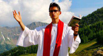 Ecco la storia di un giovane sacerdote di “successo”