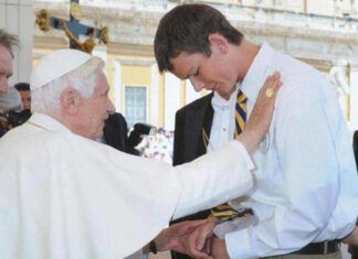 Peter Srsich incontra Benedetto XVI in Vaticano