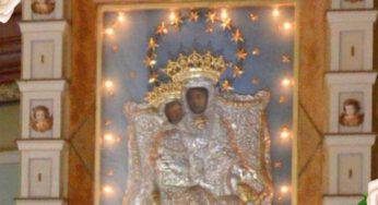365 giorni con Maria: 9 agosto | Appare in bianco splendente ed ecco cosa accade
