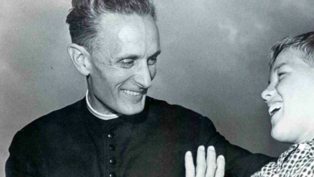 Oggi 25 ottobre: Beato Carlo Gnocchi | Si prende cura delle sofferenze dei più piccini