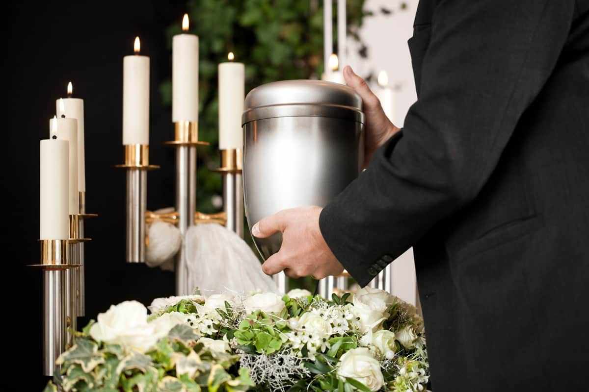 Tenere Le Ceneri In Casa Cosa Dice La Chiesa