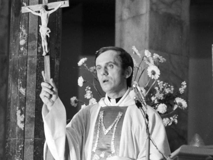 padre Jerzy Popieluszko, il giovane cappellano polacco ammazzato brutalmente