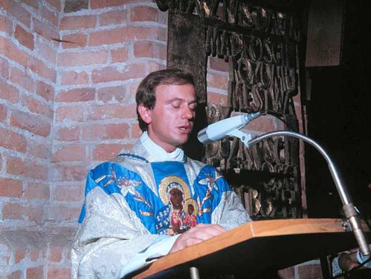 Giovane sacerdote ucciso con disumana violenza