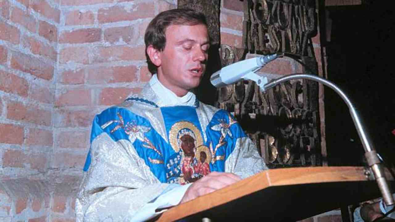 Giovane sacerdote ucciso con disumana violenza