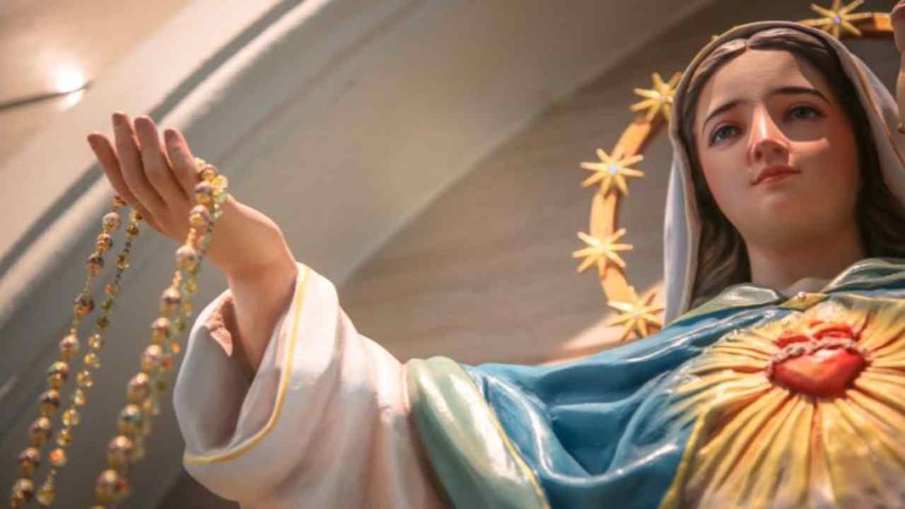 Oggi 7 ottobre: Beata Vergine Maria del Rosario | La preghiera più raccomandata dalla Madonna